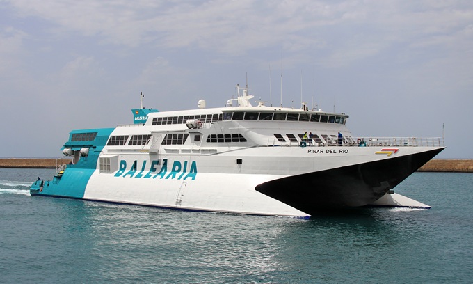 Mike Barker / shipspotting.com