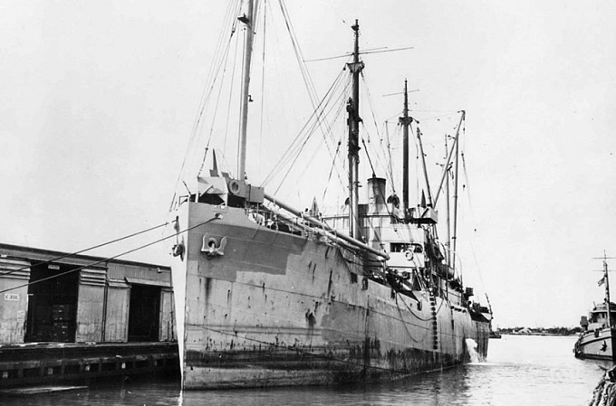 Robert Hurst / navsource.org