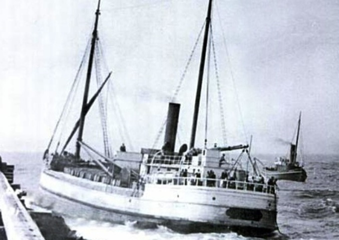 © Shipwrecks of Coos Bay