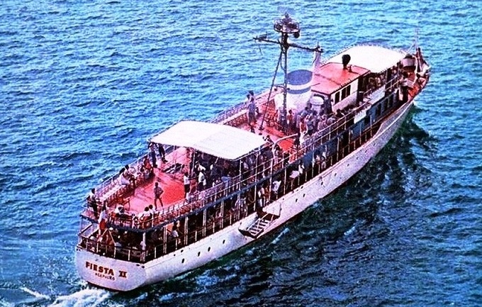 © Ralph L. Givens / navsource.org